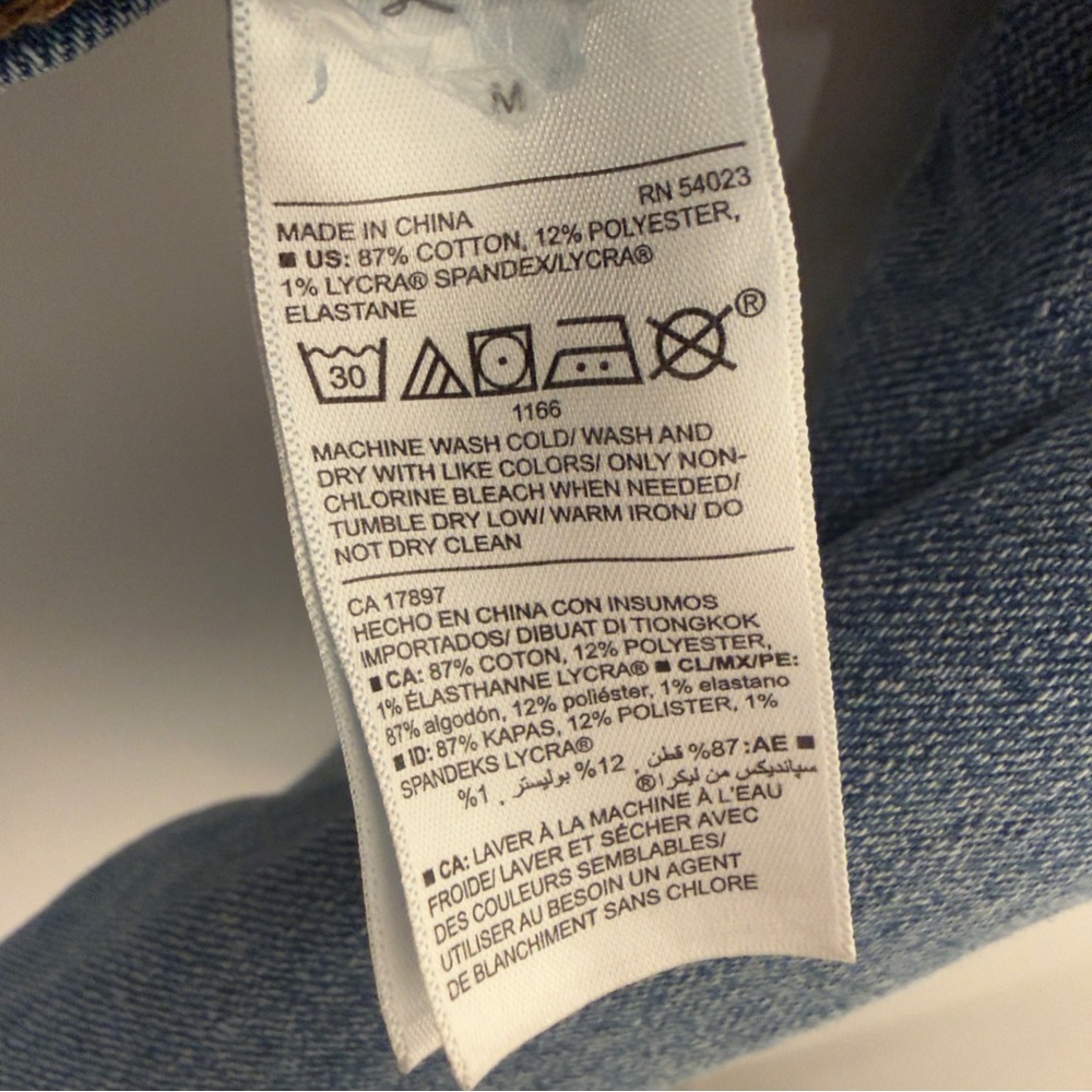 Old Navy Denim Jean Jacket Size Medium M Blue Cotton Stretch Everyday Casual - Picture 4 of 5